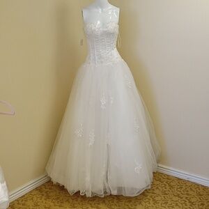 SOLD Private collection size 4 ivory wedding dress
